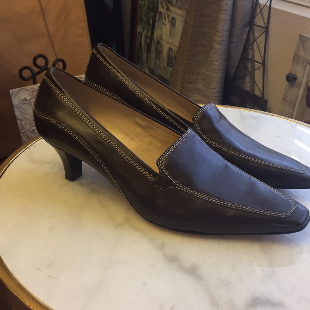 Last chance! 100% leather Antonio Melani Heels
